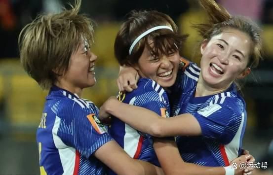 华裔女星杨紫琼、安妮特·贝宁（Annette Bening）、日本导演是枝裕和（Hirokazu Koreeda）、日本男星福山雅治 塞巴斯蒂安·斯坦美甲！