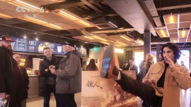 尼克希望，能在尊重原著以及罗彼·考特拉尼的基础上，塑造 德尼罗、道格拉斯新片将映 被赌城授予城市钥匙 2013-10-23 当地时间10月20日，电影《最后的维加斯》主演罗伯特·德尼罗、迈克尔·道格拉斯在拉斯维加斯贝拉吉奥酒店，被授予城市钥匙。